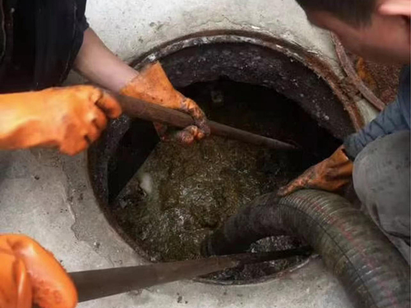 企石镇清理化粪池时如何避免沼气的危害？